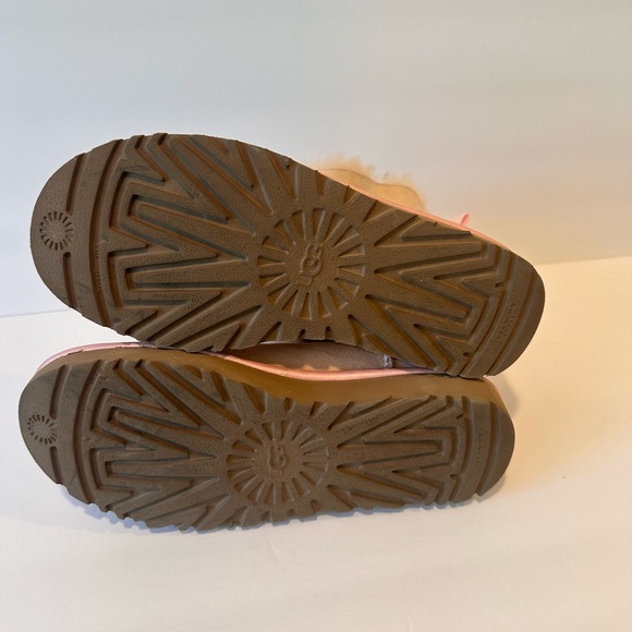 Kids Uggs Mini Bailey Bow boots size 7 kids - Picture 5 of 5